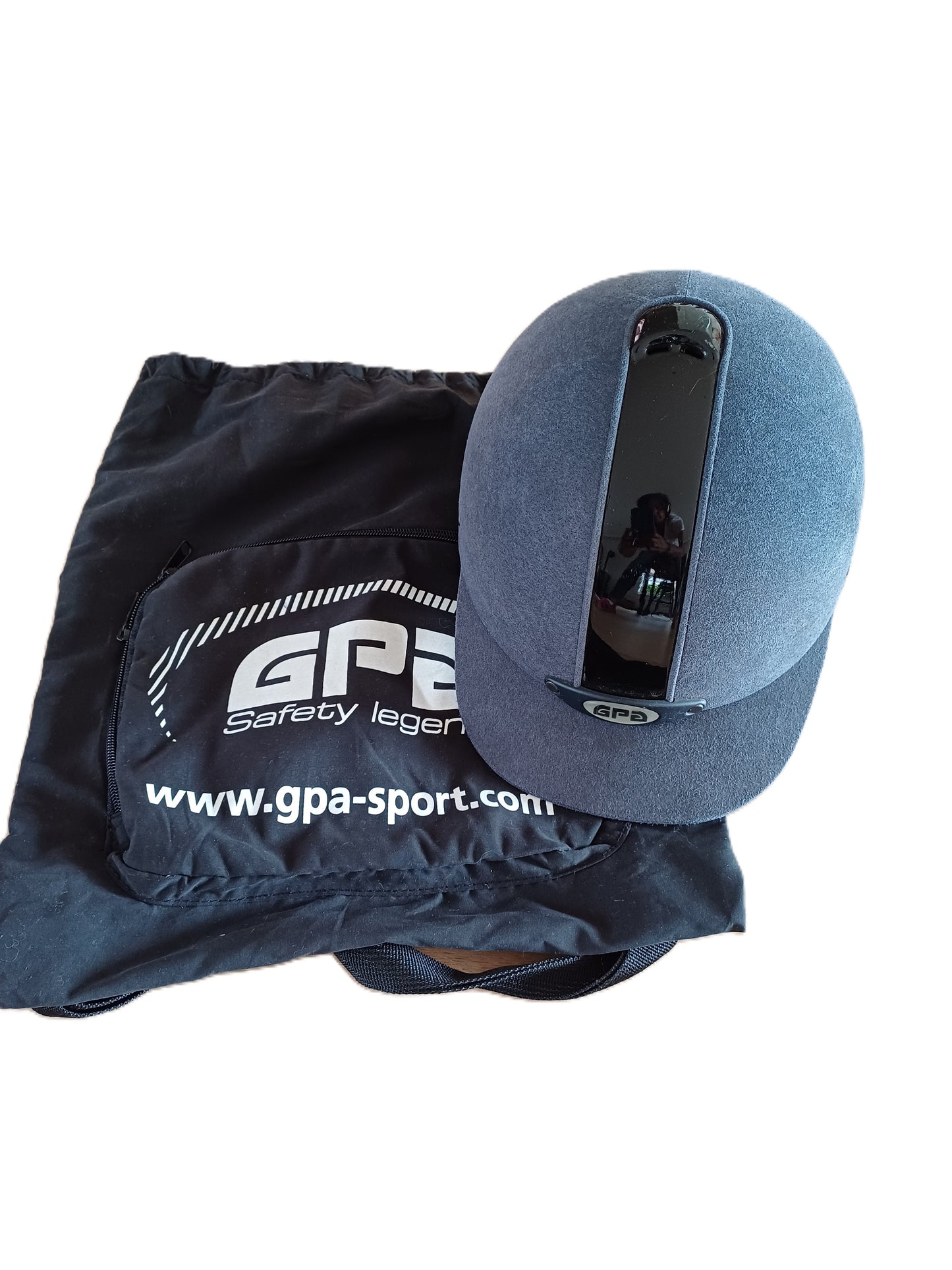 Bombe GPA gris & noir + sac de transport - T 56/57 - très confortable