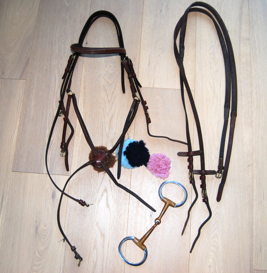 Bridon Poney JL cuir marron  mors et rênes ( 4 couleurs de moumoute différentes)